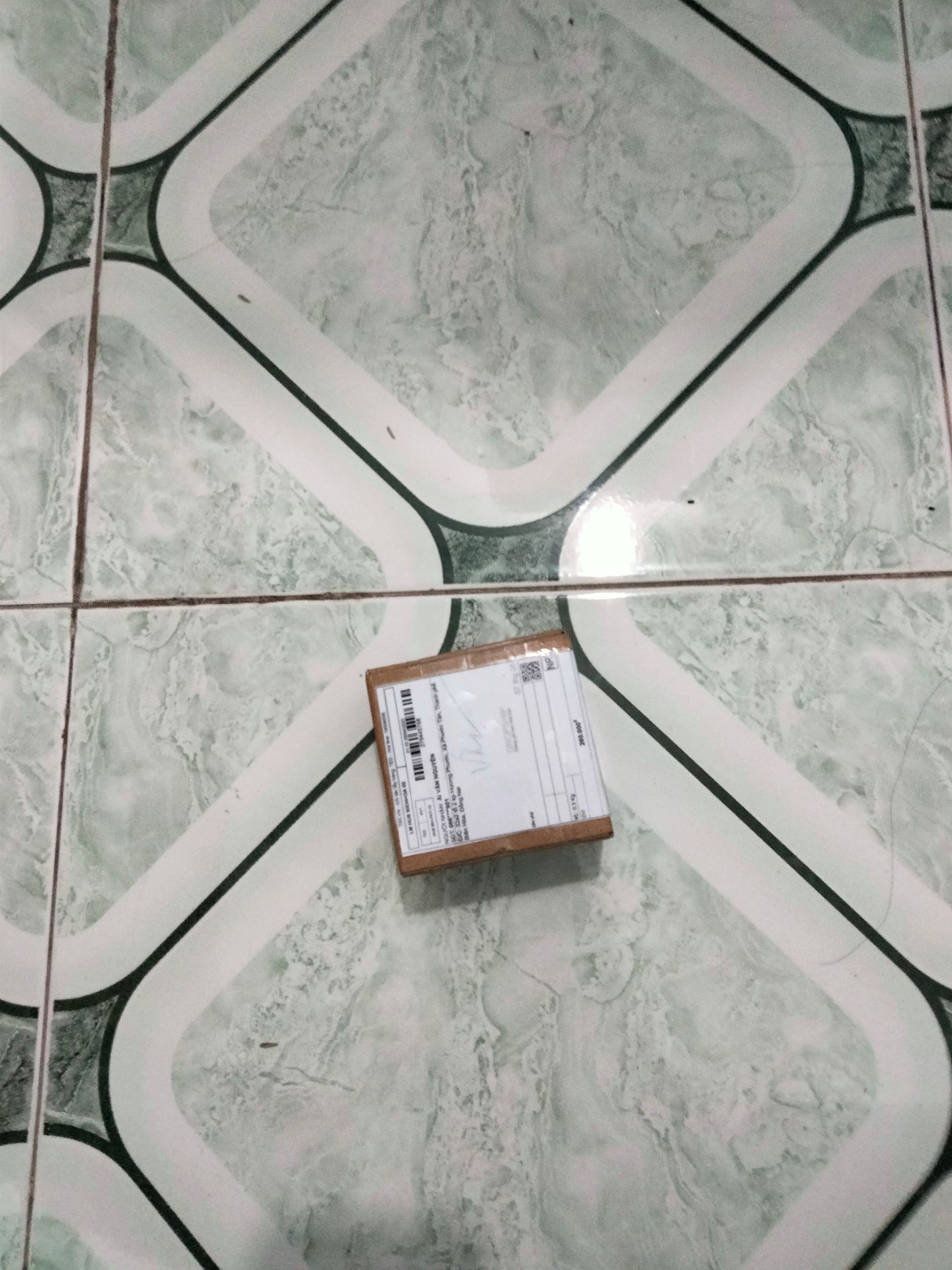 chất lượng thì mình chưa biết như thế nào vì mình mới mua lần đầu còn về sản phẩm thì mình thấy rất đẹp rất ưng ý