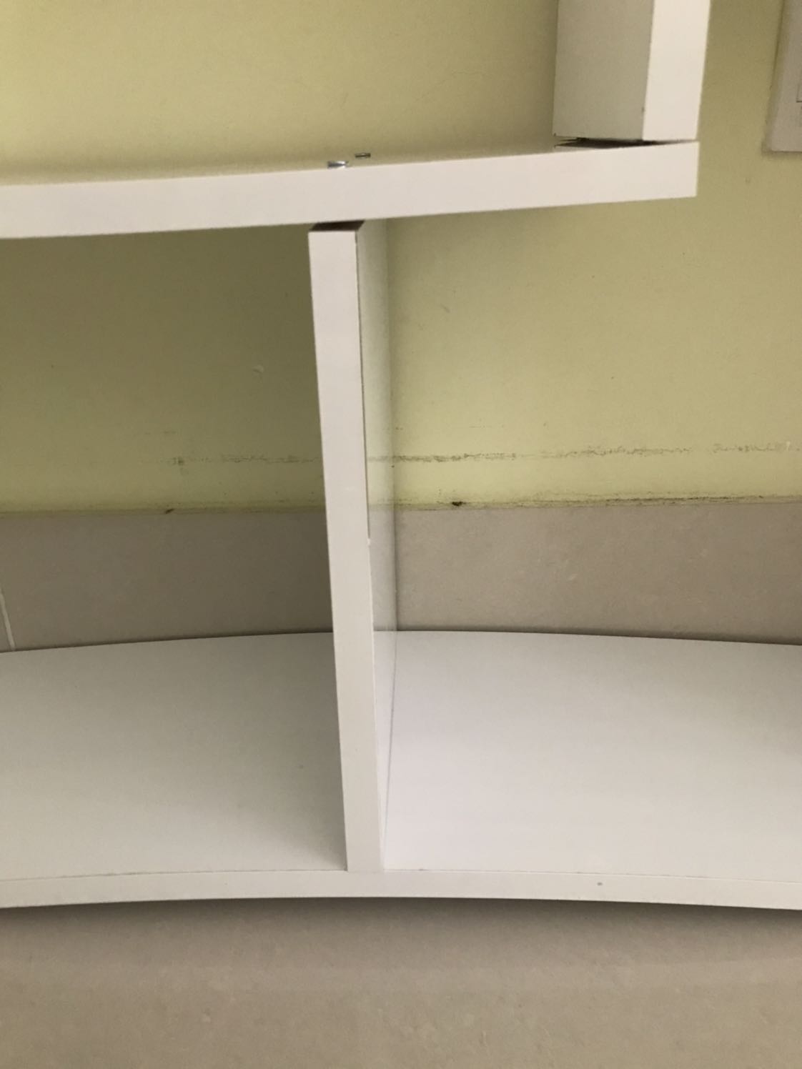 Mình đã nhận. Nhân viên giao hàng thì rất nhiệt tình. Sản phẩm đóng gói cẩn thận. 
Tuy nhiên sau khi ráp xong thì mình phát hiện mảnh số 3 và 14 bị ngắn làm mảnh 1 và 15 bị níu và cong oằn lại. Mình liên lạc bên người giao hàng thì họ bảo sẽ đổi hàng cho mình, nhưng phải đợi hết dịch họ mới làm lại. Sợ quá ngày đổi trả nên mình liên lạc tiki nhưng thấy tiki phản hồi có vẻ chậm, e*** bảo sẽ giải quyết trong vòng 24h kể từ lúc nhận *** nhưng hơn 24h vẫn chưa thấy, gọi trực tiếp thì nhân viên tư vấn bảo họ vừa gọi trùng với lúc mình bấm số gọi tổng đài tiki, rồi bảo mình cầm máy đợi. Rồi cầm máy đợi cả buổi tối không thấy gọi đâu. Tất nhiên biết có thể nhân viên các bạn nhiều việc, nhưng chúng tôi mua hàng qua mạng mà sản phẩm có lỗi gì đó thì chúng tôi cũng rất nóng ruột vì sợ mình bỏ tiền ra mà lại mua về một sản phẩm không dùng được. Mong tiki sớm giải quyết cho tôi!