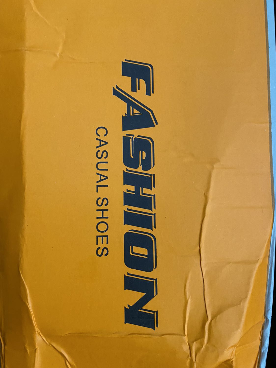 Hàng giống mô tả. Giao hàng nhanh.
Còn chỉ dư bên ngoài.
Giày êm, vừa chân.
Chất lượng phù hợp với giá tiền.