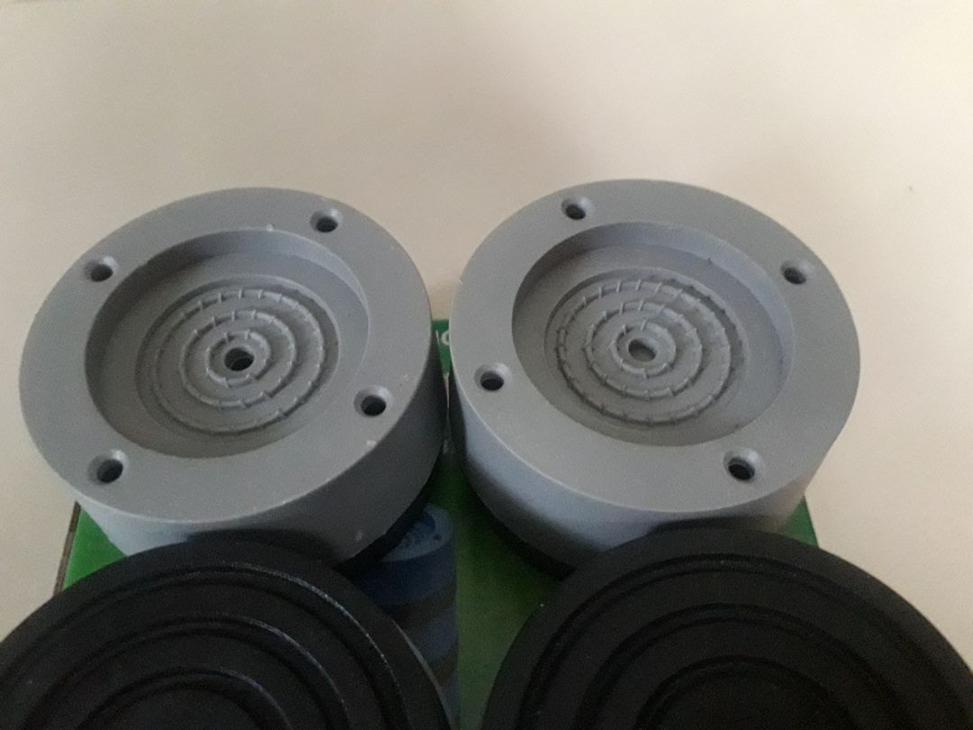 Giao hàng đúng nhanh, order từ ngày hôm qua, trưa hôm nay đã nhận được hàng. Kèm theo "thư cám ơn" của shop nữa làm cho mình có cảm giác mình là người rất quan trọng của shop!