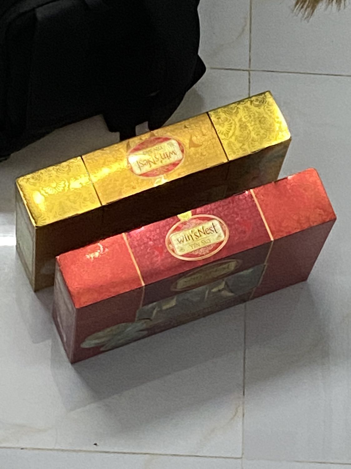 Đã nt hỏi shop rõ là có túi xách hay k ? Shop bảo có giao lại k có… k thấy nút trả hàng ở đâu tiki như …. Hộp thì sần xùi như hàng tái chế