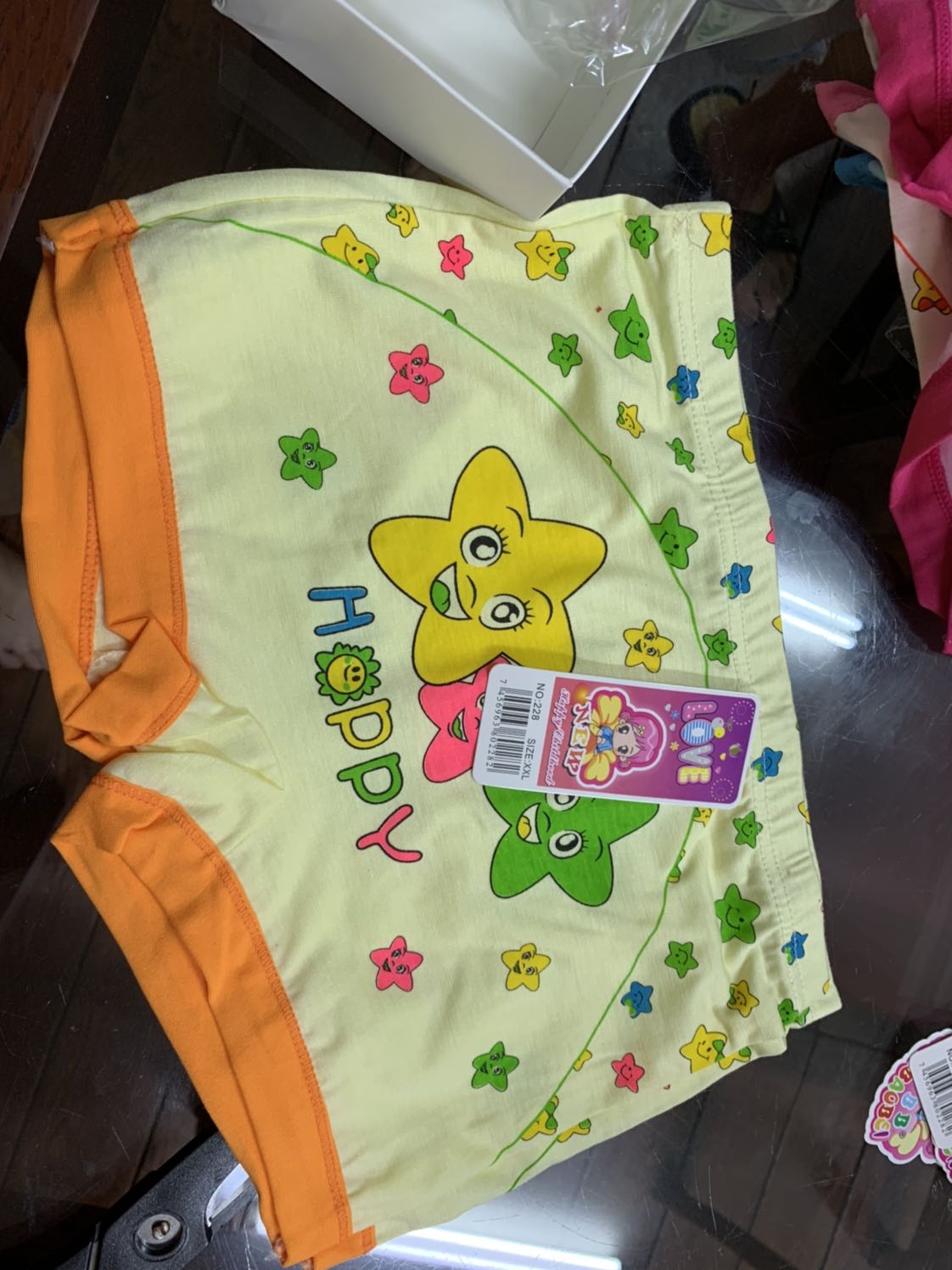 Đặt mẫu này giao mẫu khác à. Bé ko thích lắm. Shop nên để ý giúp