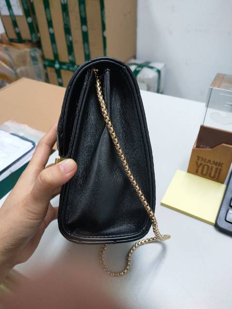 Chất liệu ok, kiểu dáng mình nhìn hình thấy bề ngang nhỏ. Thực tế to nên nhìn hơi thô xíu, nếu phần túi mỏng bề ngang xíu nữa thì nhìn sang hơn.