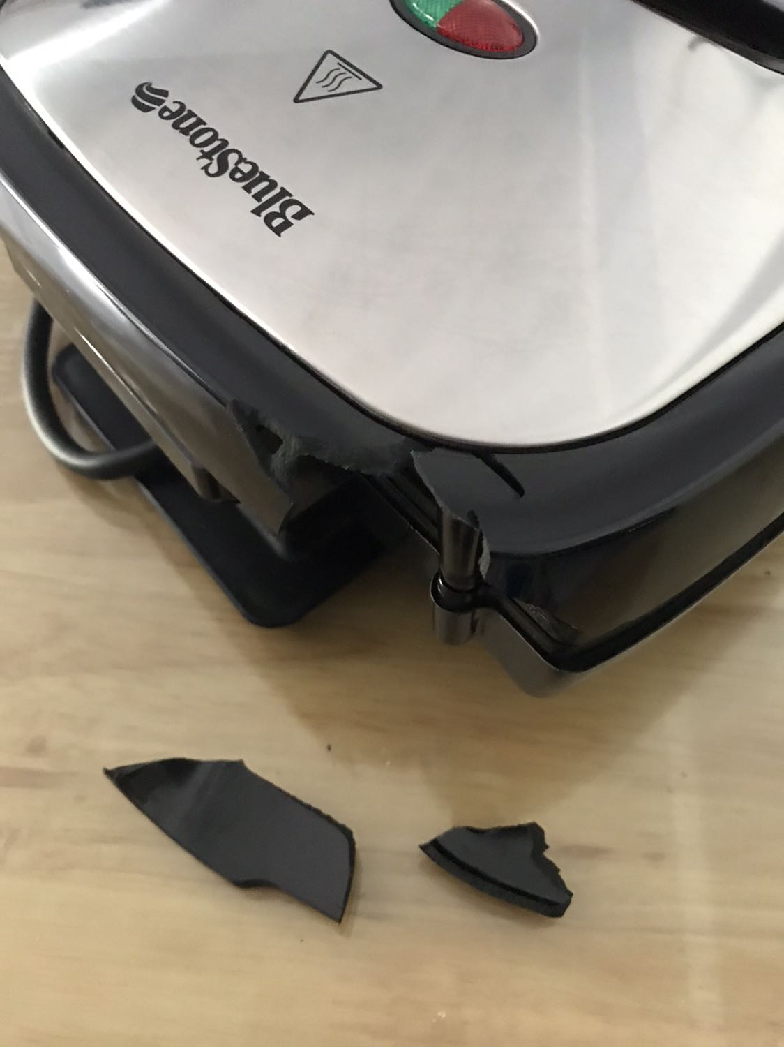 Vừa nhận hàng thì máy bể rồi, đổi lại dùm ạ