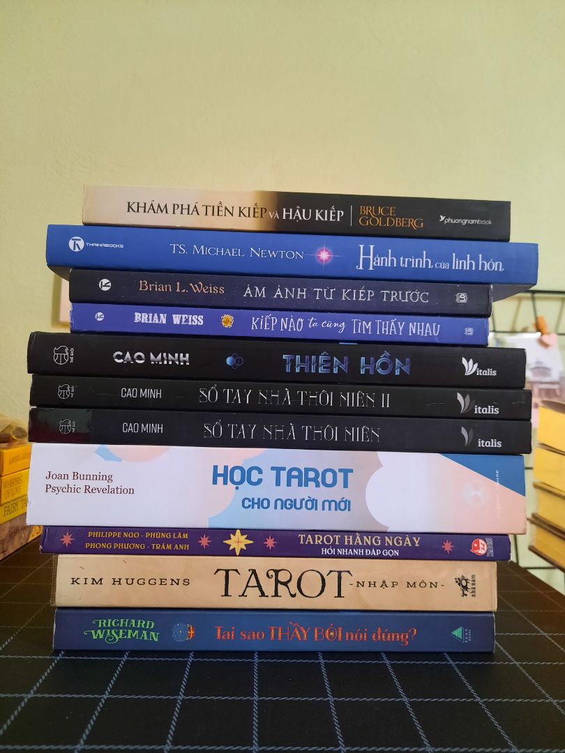 Dạo gần đây mình rất thích đọc những cuốn sách, tìm hiểu những video nói về thôi miên quy hồi, những câu chuyện có thật mà những tác giả là nhà thôi miên trị liệu ghi chép lại trong quá trình điều trị cho bệnh nhân, nên những cuốn sách thuộc chủ đề này như Hành trình của linh hồn & Khám phá tiền kiếp và hậu kiếp mình ko thể nào bỏ qua đc 😉👍