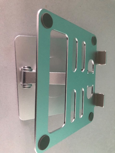 Giá có hơi cao vẫn cầm sp trên tay sử dụng thì rất ưng ý, thiết kế hợp kim nguyên khối kèm silicone chống trầy, đặc biệt cái xoay hữu dụng nhẹ nhàng xoay điều chỉnh, sp bá cháy quá shop tặng 5*