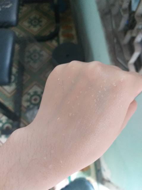 Không biết những người mua khác sao nhưng mình thật sự rất thất vọng với sản phẩm, khi mua về gói thật sự xinh, nhưng khi mở ra để xem thì chỉ có mùi sáp lâu ngày gắt mũi, không hề có mùi thơm của matcha latte.
Sờ thử thì cứng ngắc, liền bơi thử 1 lớp dày lên tay mới thấy nó tách lớp ra như sáp lâu ngày cứng lại, khi dùng nước lau tay thì để lại cách vết rít, trắng của sáp.
Chi 110k và đợi 1 tháng chỉ để nhận lại sản phẩm như thế này thì thôi bỏ luôn.
Mọi người nhớ suy nghĩ kĩ trước khi mua