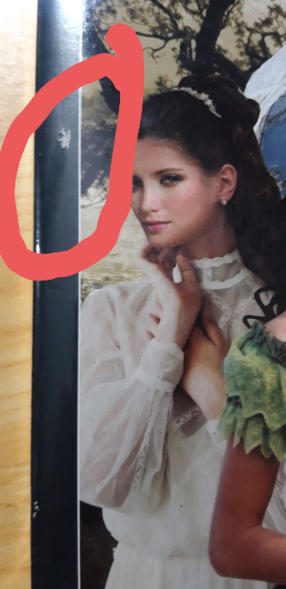 quá tệ. Mình mua sách không chỉ để đọc mà còn để sưu tập. Bình thường mình đọc sách cũng nâng niu nên việc  1 cuốn sách trầy xước xuất hiện trong tủ sách của mình là không có. Ai dè lần này vừa nhận được hàng mở ra là một cuốn sách trầy bìa và cong góc