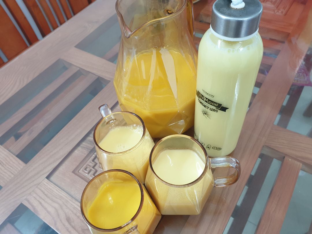 Tham khảo rất nhiều loại cuối cùng chọn bluestone vì giá tốt đẹp, gọn. Kinh nghiệm của mình làm sữa bí đỏ, sữa gạo, ngô, đậu nành thấy máy khá nhanh, êm. nên đọc kỹ hướng dẫn, nấu vs nc ấm sẽ nhanh hơn. về vấn đề xác ( bã) hạt mình thấy xay rất nhuyễn luôn, nên ngâm đậu để duy trì độ bền máy. mình ko thích uống nhiều xác nên mình lọc dù n rất mịn, mấy bạn trc kêu nhiều xác mình cũng ko hiểu😆 vì loại nào nhiều là do hạt n có sẵn bã rồi, vấn đề xay nhỏ mịn ko. Rất mịn nhé, ko đc đổ đg vs sữa đặc vào vì mình thử 1 lần bị xém đáy =))) vì máy nhỏ gọn nên tích hợp bp điện tử hết trên đầu và thân máy nên vệ sinh rất cẩn thận Thành phẩm đây khoe luôn. hihi rất ưng và giao siêu tốc dịch vẫn 2h là tới