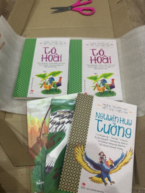 Lần 1 mua của Fahasha bộ sách tiếng anh Supermindz thì giao thiếu Cd
Lần 2 mua sách 1 quyển Võ Tú Nam và 1 quyển Tô Hoài thì giao hẳn 2 quyển Tô Hoài luôn
Bó tay thực sự