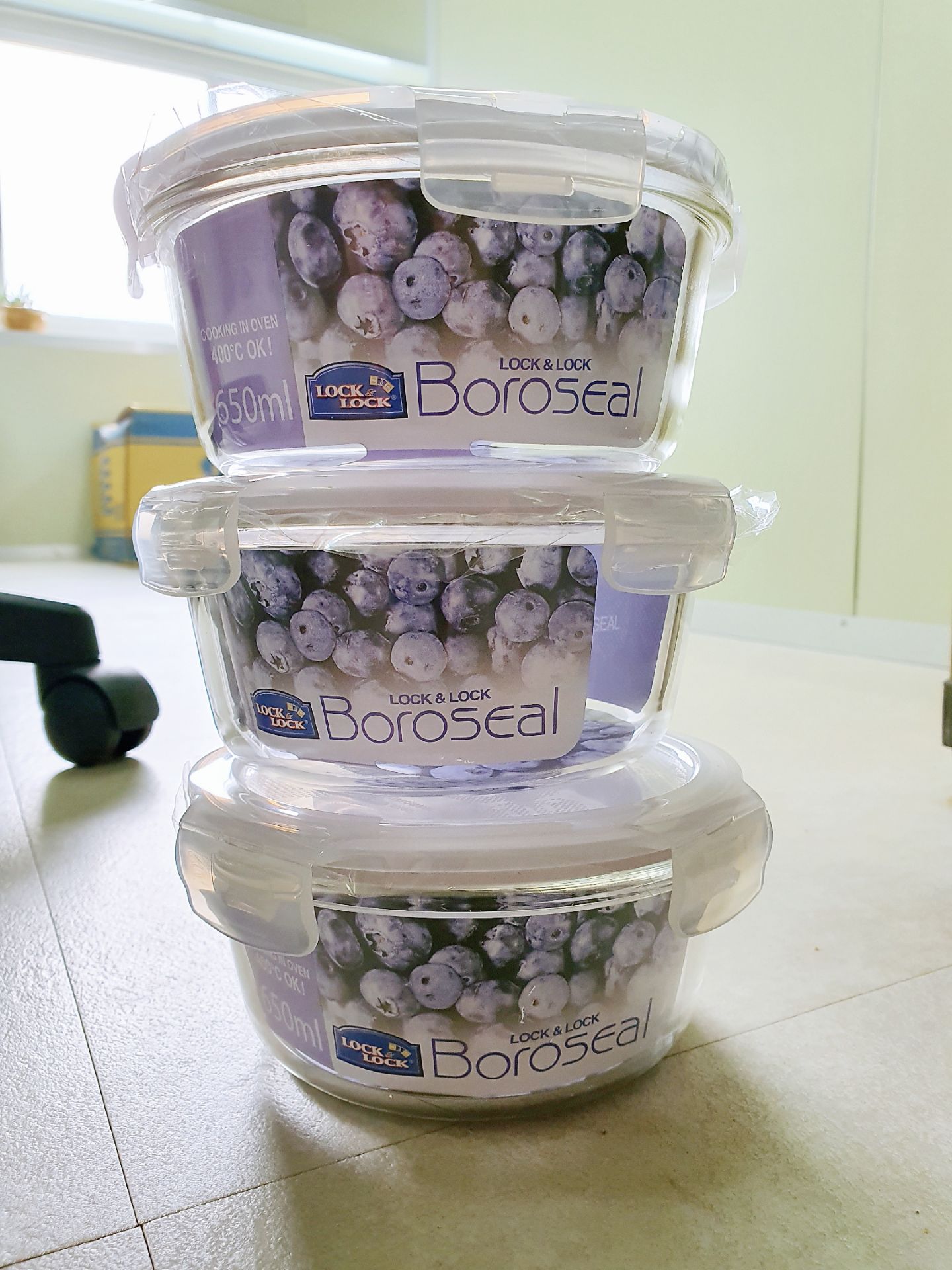 Sản phẩm đẹp, dày dặn, nắp cài chắc chắn. Shop bọc hàng rất cẩn thận, dán cố định cả set mấy vòng băng dính rồi mới bọc thêm vài lớp túi khí bên ngoài.