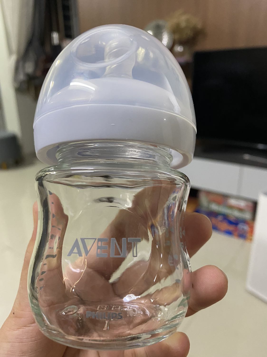 Bình thuỷ tin xịn xò, cầm rất chắc tay. Bình cổ rộng dễ vệ sinh. Mua được tặng thêm Lốc váng sữa cho trẻ em từ 6 tháng trở lên.