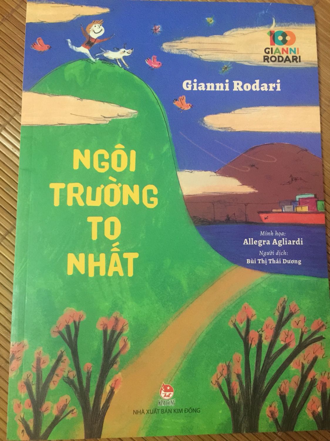 Sách đẹp, lời văn ngắn. Phù hợp với các bạn nhỏ lớp 1, lớp 2.