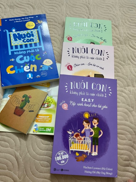 Ảnh là combo "Nuôi con không phải cuộc chiến" nhưng lại giao cho mình thành combo "Nuôi con không phải cuộc chiến 2". Đề nghị đổi lại cho mình