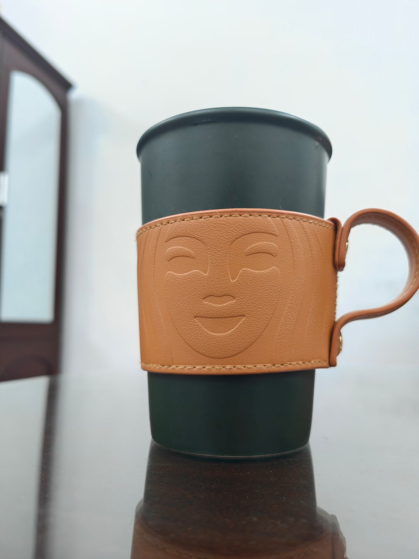 Tương đối nặng nhưng chắc chắn. Chịu khó di chuyển nặng nhưng an toàn là đc rồi.