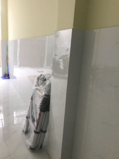 Nhìn thấy chắc chắn nhưng không nhẹ, để thời gian sử dụng sẽ cảm nhận chất lượng xem sao