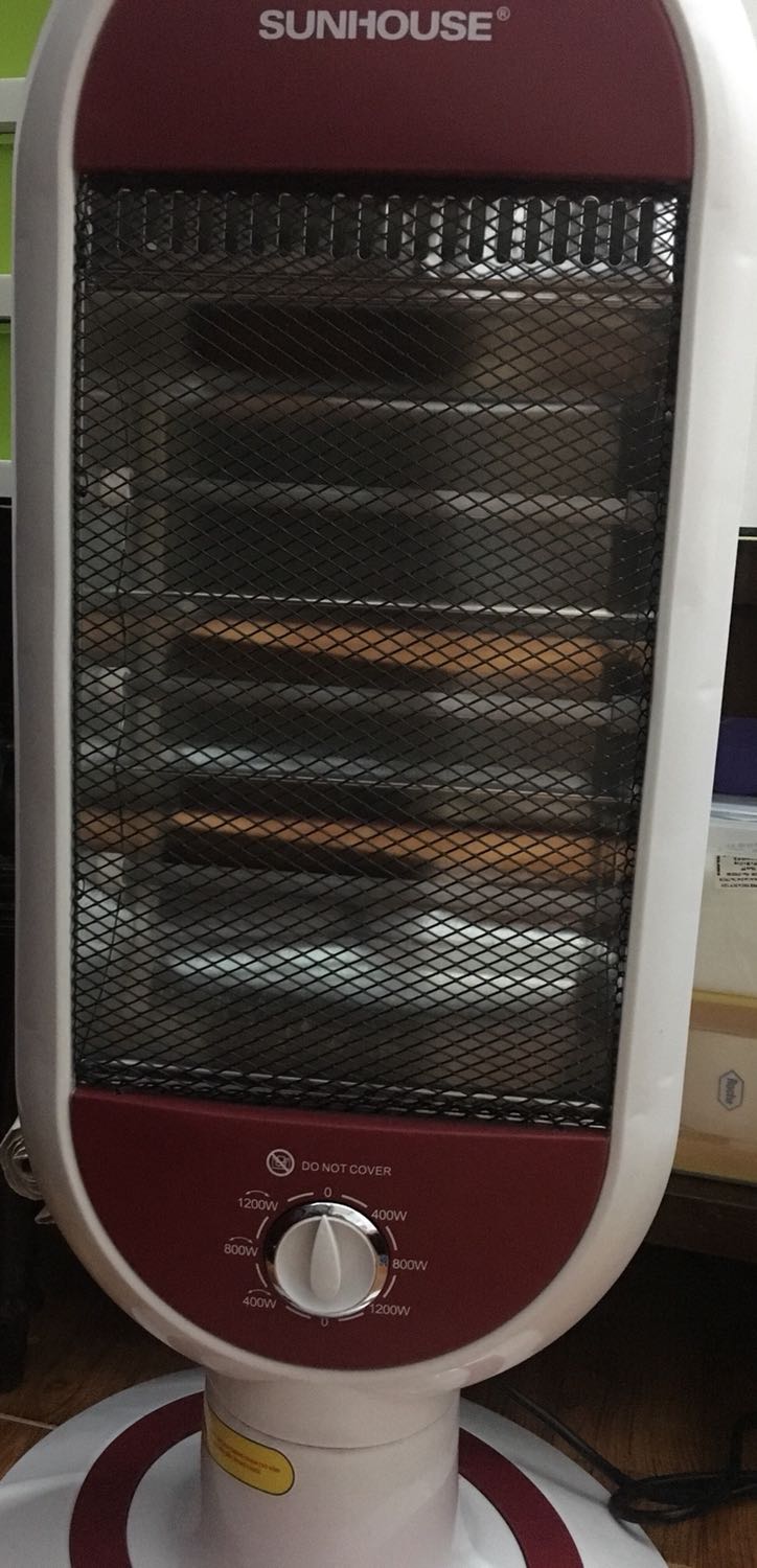 Giao hàng nhanh. Hộp đựng quạt vẫn bị móp méo, quạt đôi khi không quay mặc dù đã bật sang chế độ xoay. Đánh giá chất lượng của quạt chỉ đạt mức bình thường.