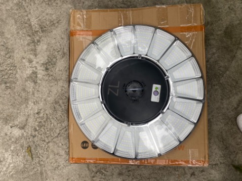 Nhận hàng thấy shop đóng gói rất cẩn thận. Đèn đẹp, độ chiếu sáng bao phủ rộng, *** thấy đèn sáng cũng đc 10 tiếng đồng hồ, mua đc giá rẻ hơn shop trước mình mua, rất đáng để mua lại lần sau nhá.