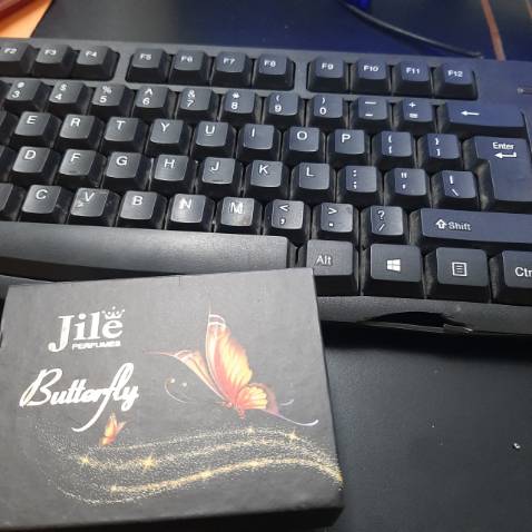 Mùi thơm nhẹ, rất kích thích, thơm lâu, hộp nhìn sang trọng xịn sò , người yêu mình rất thích. Rất thích hợp làm quà tặng. cảm ớn shop. Hết lại ủng hộ