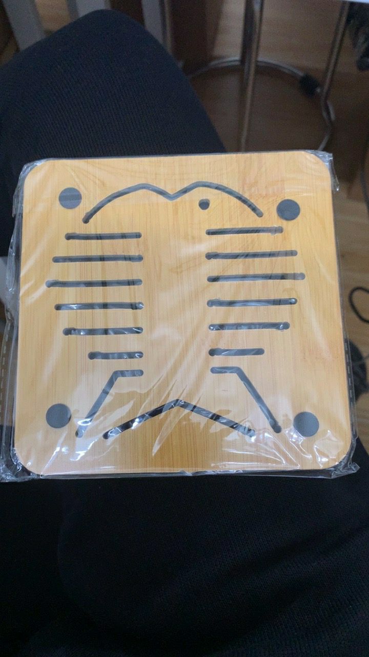 gỗ hoạ tiết đẹp, đế lót xinh lắm, shop phục vụ rất tốt