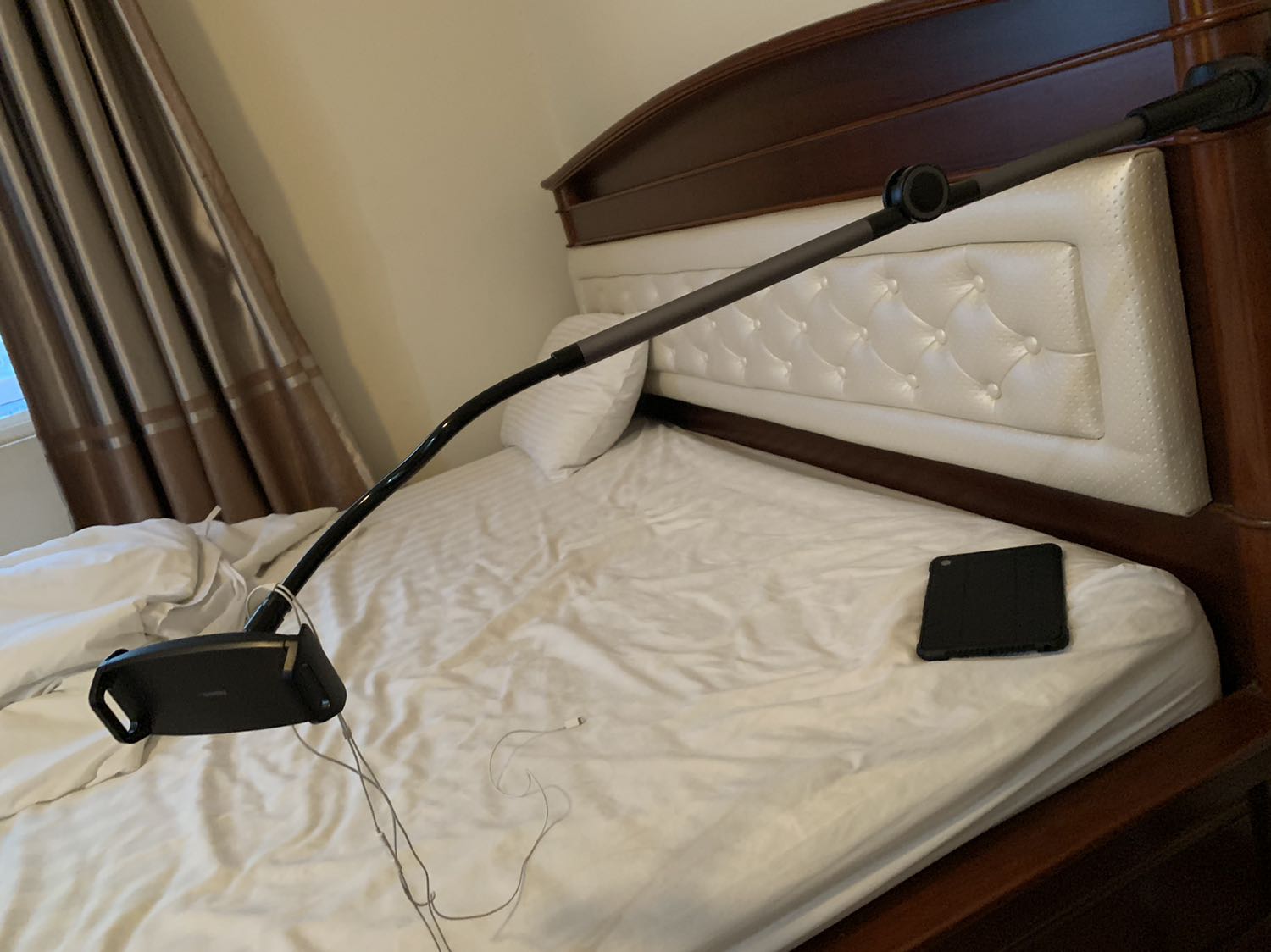 Giao hàng nhanh chóng
Đóng gói chắc chắn
Giá đỡ chắc chắn, tuy nhiên chỉ có 1 chiều kẹp vào khung nên khi muốn thay đổi vị trí khác bất tiện.