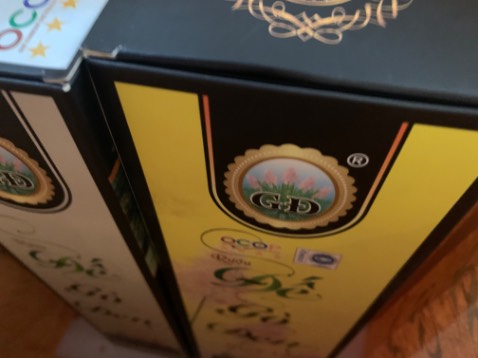 Đóng gói tận tâm, cẩn thận, bao bì đẹp, sang trọng nhưng chắc hơii tốn kinh phí. Nhận hàng nguyên vẹn. Chất lượng ban đầu thấy tốt (đang tiếp tục kiểm chứng ngâm thuốc 3 tháng). Mong giảm phí bao bì để tăng số lượng lít). Giao hàng hơi lệch nhau dù cùng một loại SP. Độ cồn - nhất là rượu ngâm Đinh lăng - thích hợp, uống êm nhẹ mượt.