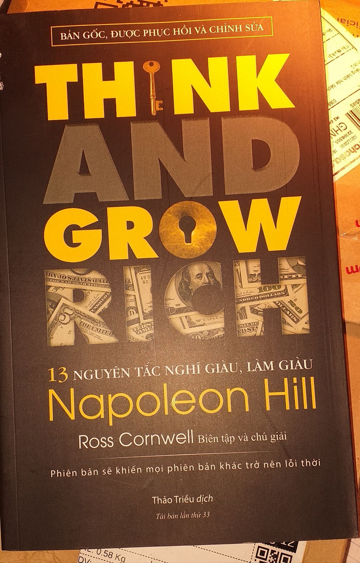 tiki giao hàng đúng ngày sách có hơi xước ở mặt sau nhưng k sao. Nd thì rất hay mn nên mua sách đọc nhé