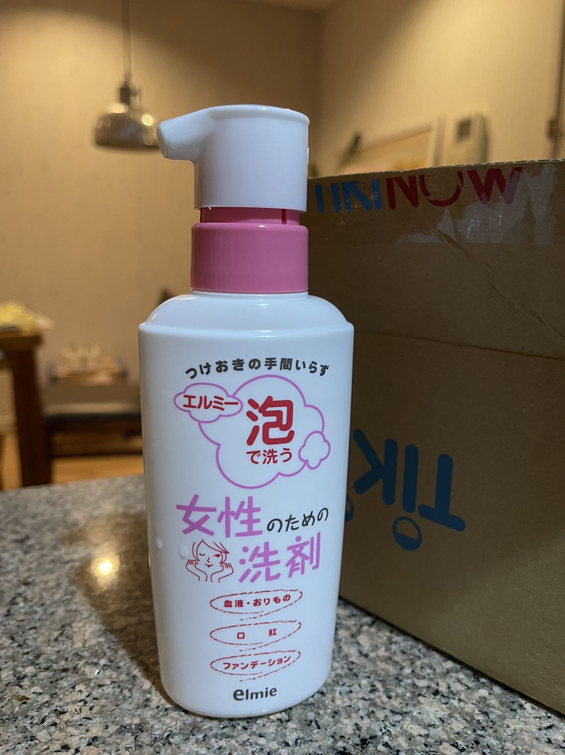 Đặt TikiNow nên mặc dù mùa dịch nhưng vẫn giao hàng khá nhanh. Chiều hôm qua đặt là trưa nay đã đến rồi. Nước giặt dùng khá ok nhưng mùi không thích lắm 😢