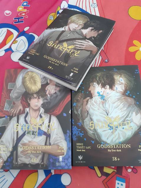 Xịn lắm nha mn, đợt này tiki giao sách cho mình quá tốt, cả 3 cuốn đều đc bọc kĩ lưỡng và còn đc tặng postcatd nữa, nội dung sách thì khỏi bàn rồi, quá hay, tia em nó lâu r nên mua được giá sale mừng lắm☺