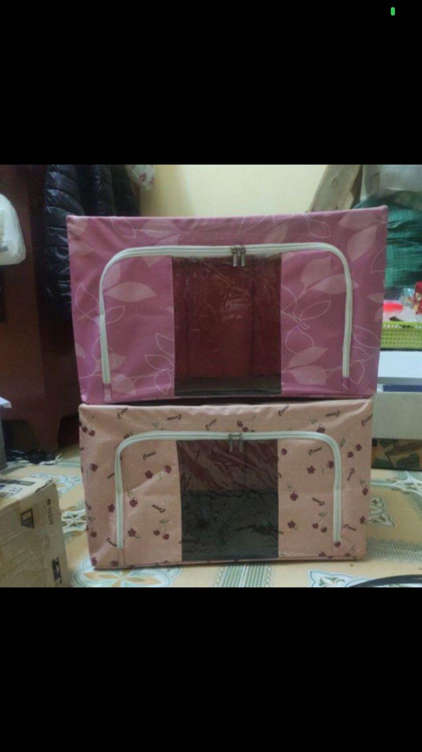 Rất đẹp và chắc chắn. Tôi đặt 3 lần rồi nay mới đánh giá, hàng thấy nhiều người bảo có mùi nhưng tôi thấy ko có mùi gì cả. Cũng k cần phải giặt trước khi dùng; lau qua là dùng được rồi. 
Khung sắt khá chắc nên đồ đạc để được nhiều. Ko lo bị cong hỏng gì cả. Màu ngẫu nhiên nhưng mình thích loại màu tối hơn.  Kể ra đc chọn màu thì tốt