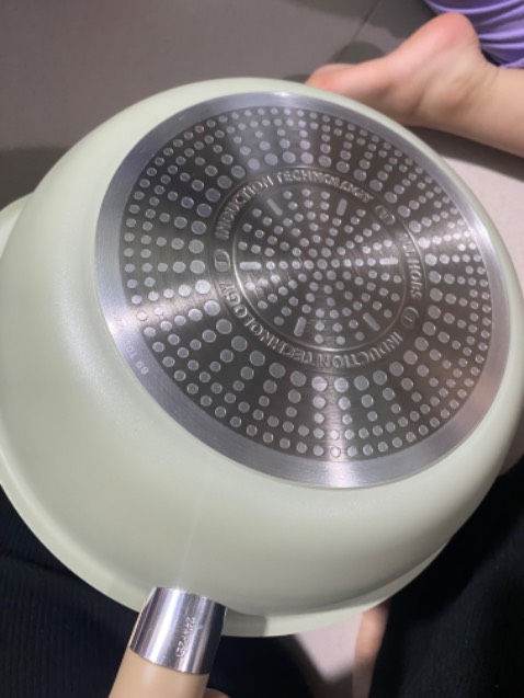 Chảo cầm nặng tay mẹ mình rất thích. Giao hàng nhanh chóng shipper vui vẻ nhiệt tình