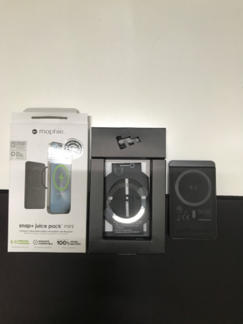 Hàng đóng gói kĩ càng và giao nhanh. Sản phẩm thuộc thương hiệu Mophie, cầm trên tay cảm giác cao cấp. Nhỏ gọn, vừa đủ để sạc. Chất lượng thì sạc k nóng máy, sạc nhanh. Khá oke 👍👍👍