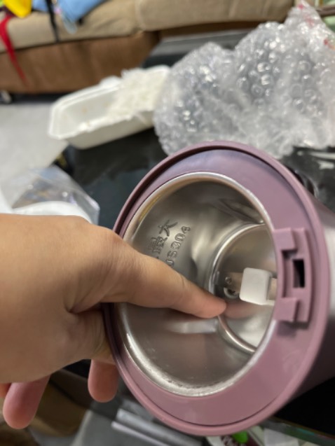 Sản phẩm giống như hình, nhìn hình dài thế nhưng chỉ có ngăn nhỏ thôi nhé. Nắp khi mở chỉ nhấc nắp lên thôi, không xoay ko vặn nắp nhé