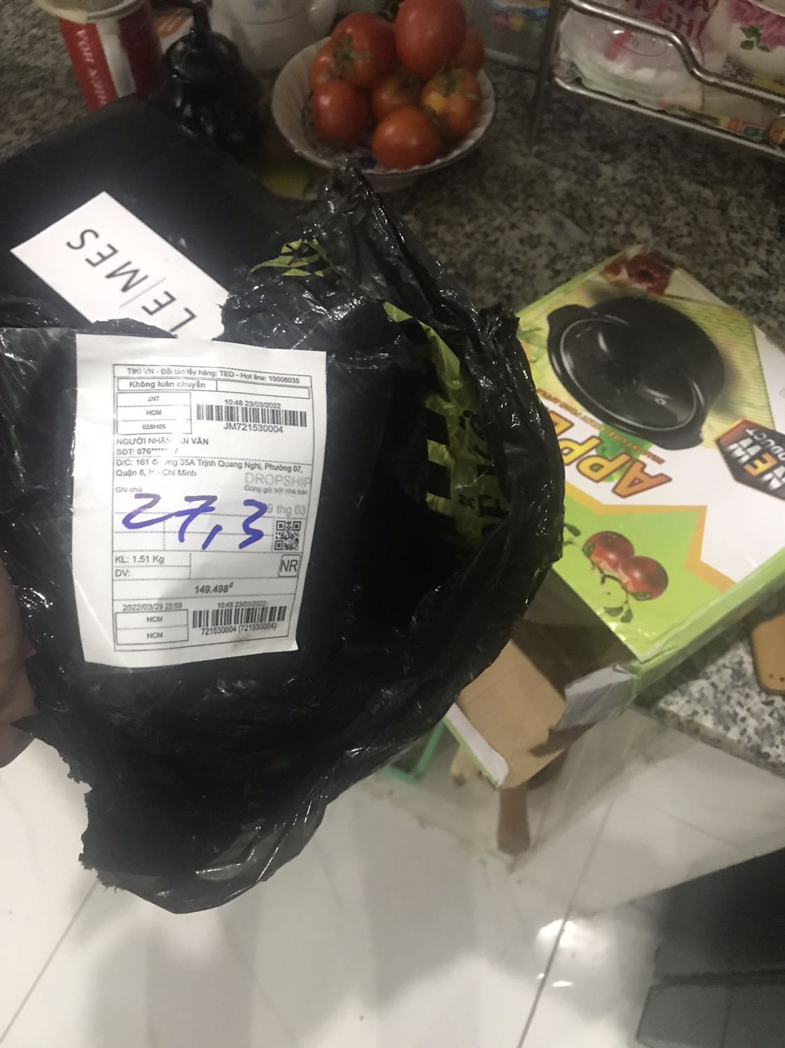 Ủa shop, em đặt 1 cái nồi vs 1 chảo inox, mà shop giao có cái nồi ko mà tính tiền luôn cái vĩ nướng. Không có vĩ nướng trong gói hàng vậy shop