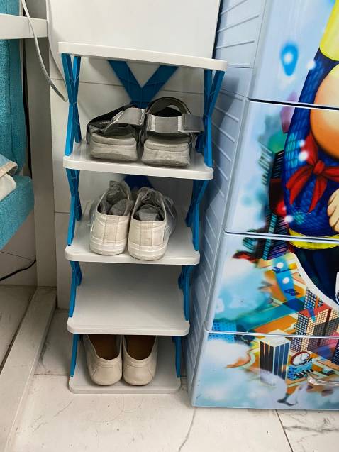 Màu xanh dương ở ngoài tươi và sáng hơn hình shop chụp. Kệ dễ lắp, phần 1 chân chấu cắm mặt trên, 2 chấu cắm mặt dưới nhé. Giao hàng nhanh. Màu xanh dương ở ngoài tươi và sáng hơn hình shop chụp. Kệ dễ lắp, phần 1 chân chấu cắm mặt trên, 2 chấu cắm mặt dưới nhé. Giao hàng nhanh.