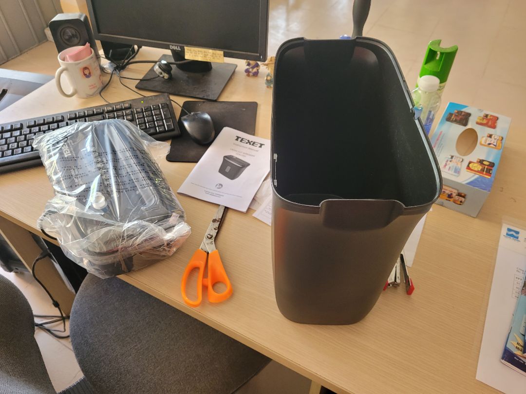 Máy dùng khá tốt, chất lượng hoàn thiện sản phẩm ngoài mong đợi hủy giấy khá ổn.