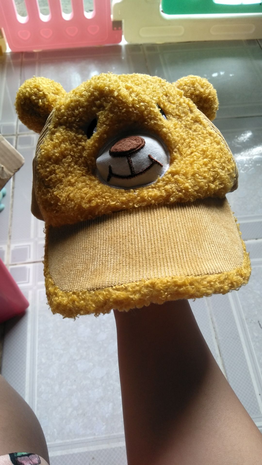 mình đặt nón mỏ vịt màu hồng mà giao nón gấu màu vàng... lần thứ hai tiki giao hàng sai cho mình. mình muốn trả hàng.