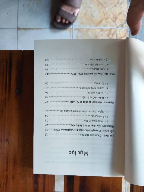 Đã đọc 3 cuốn của Perkins, mua cuốn này luôn cho đủ bộ. Đáng để đọc