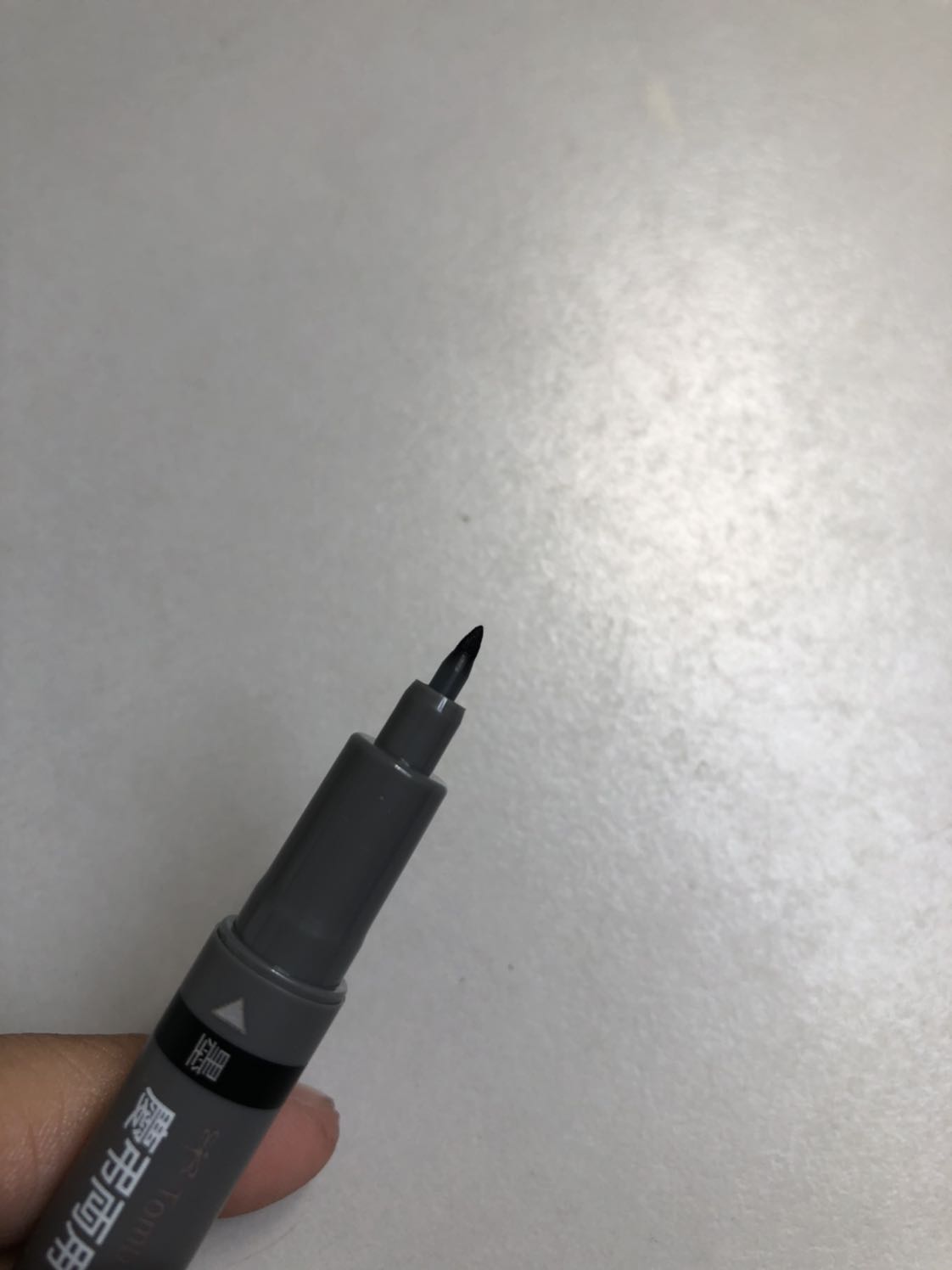 giao hàng nhanh, mua được lúc sale khá rẻ, viết êm và đẹp. Thích hợp cho bạn nào viết calligraphy nha