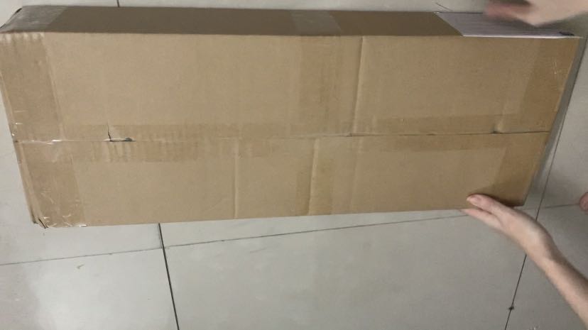 Đóng gói chắc chắn, giao hàng nhanh, đầy đủ. Gỗ phẳng đẹp, ko bị bong tróc các góc, các lỗ khoét ko bị lệch. tuy nhiên có điểm trừ là có vài mặt kệ bị lem vệt như hình, lau ko hết. Nhìn chung sản phẩm tốt, đáng tiền, sẽ ủng hộ shop tiếp.