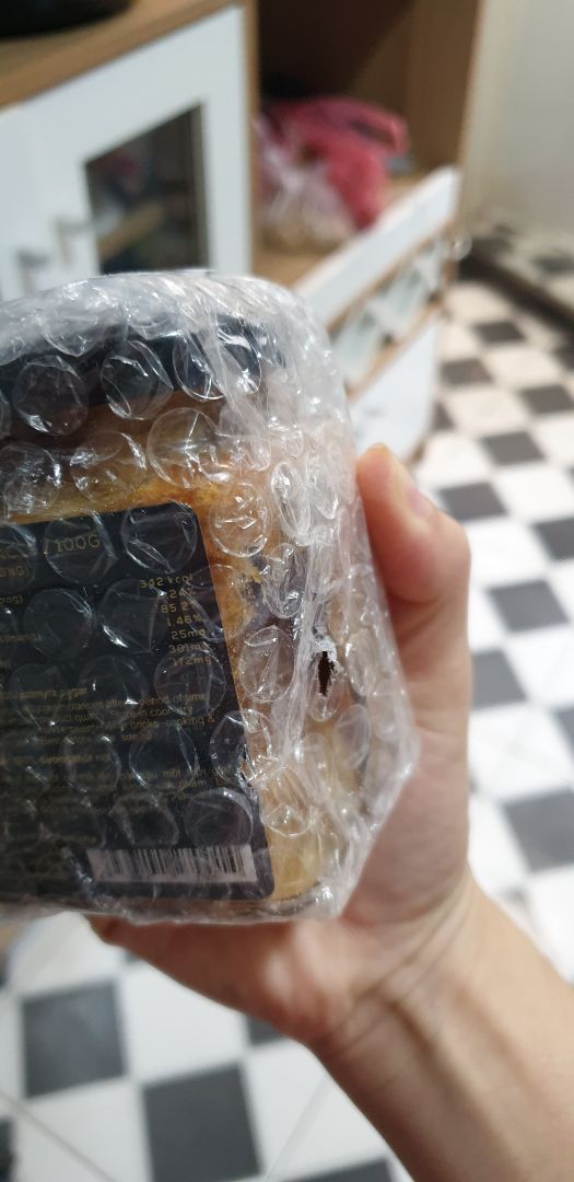 chất lượng và hình thức mình ko chê tí nào nhưng sp mặc dù đã bọc chống sốc nhưng lại ko đc bọc thêm giấy trong hộp nên vẫn xảy ra bị vỡ. nên gói hàng có cảnh  báo hàng dễ vỡ thì bên chuyển phát họ sẽ chú ý hơn. Việt Nam có 1 sp tuyệt vời!