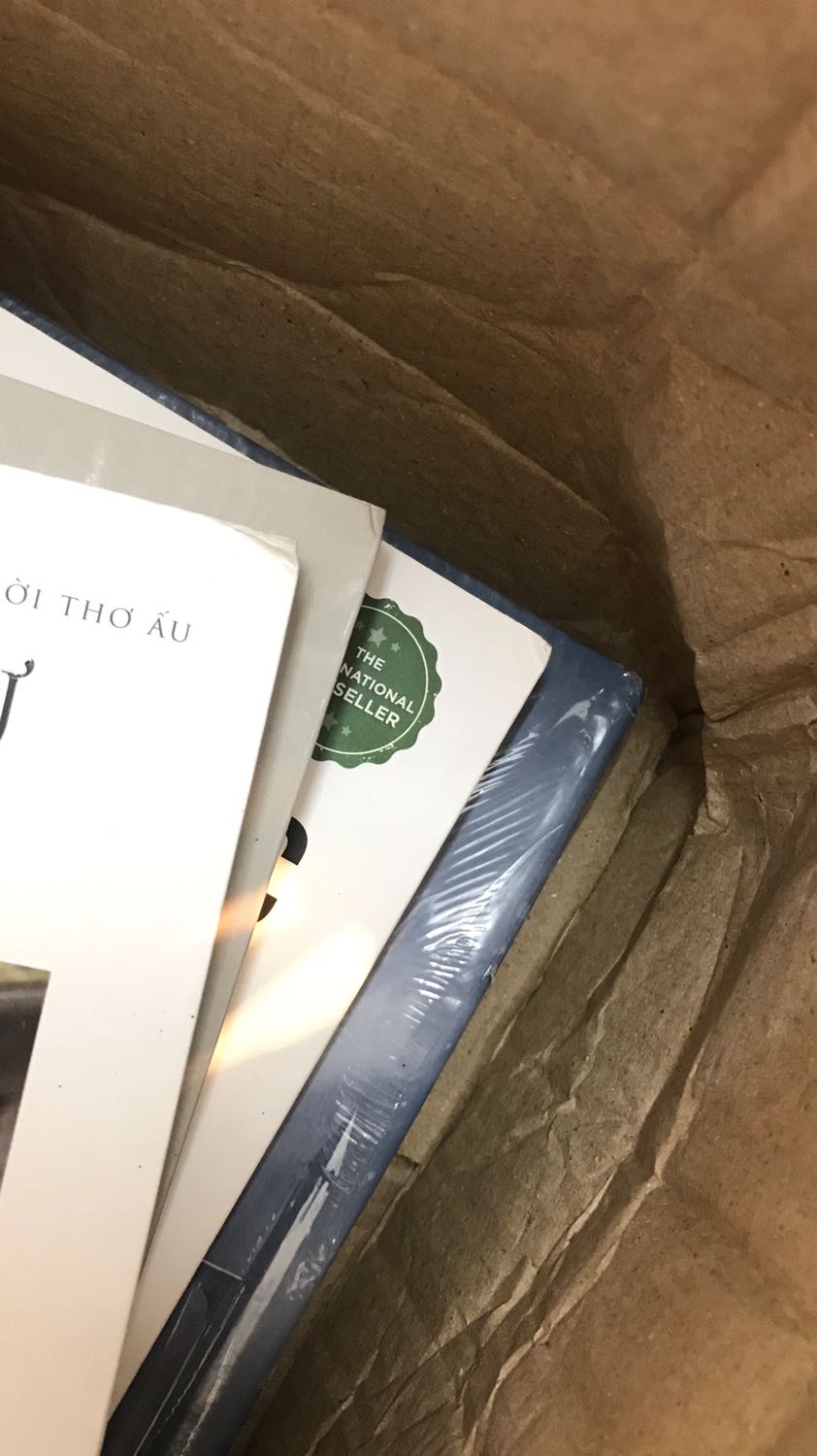 Đó giờ tiki làm việc rất ổn, tự nhiên hôm nay các sách mình đặt lại bị hư mất góc, là một người thích đọc sách và trân quý từng quyển sách như mình thấy không hài lòng. Mình không biết những lần sau sẽ như thế nào chứ mình đang consider lại về phía giao hàng. Chất lượng sách thì không có gì hết nhưng mình thật sự buồn!!