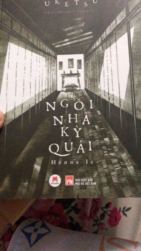 Giao hàng rất là nhanh luôn, chưa đến 12 tiếng đồng hồ hàng đã đến tận nhà rồi. Sách mình chưa đọc nên chưa thể nhận xét nội dung nhưng mình có linh cảm rằng sẽ rất hay. 

Một điều mình chưa hài lòng là sách không có bao bọc bên ngoài, dễ ảnh hưởng đến chất lượng của bìa sách.