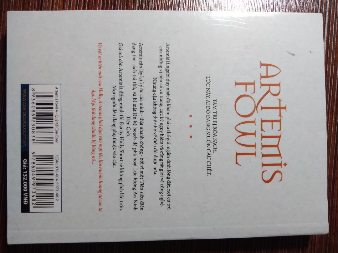 vừa mua xong, chưa lột tem, giao hàng nhanh, thiết kế bìa đẹp  :)