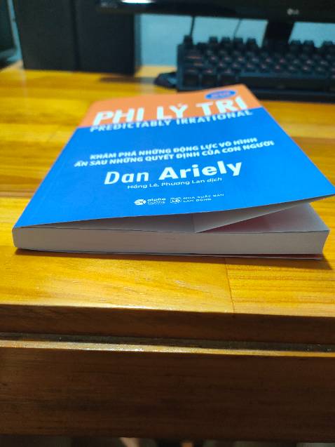Cuốn sách rất hay về những yếu tố ảnh hưởng đến quyết định trong mỗi người. Một góc nhìn thú vị và đáng để đọc cho những ai yêu thích những điều mới mẻ.
