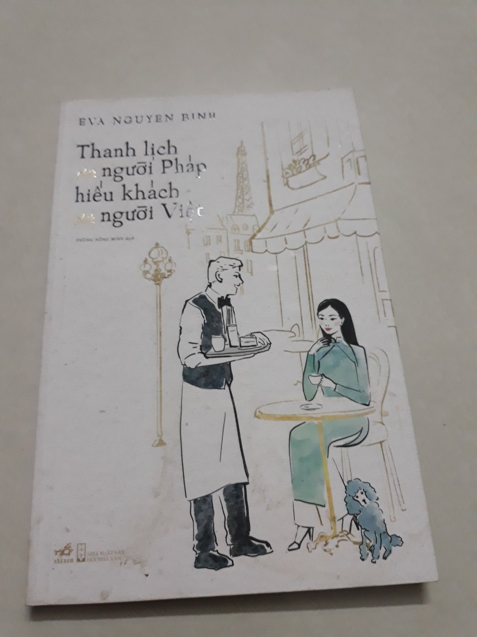 Tháng rồi mình mua quyển này trên Tiki , háo hức nhận sách bao nhiêu thì hụt hẫng khi nhận sách bấy nhiêu . Sách bị cũ , dơ , nhiều vết ố . Mong bên cung cấp sản phẩm và Tiki lưu ý vấn đề này .
