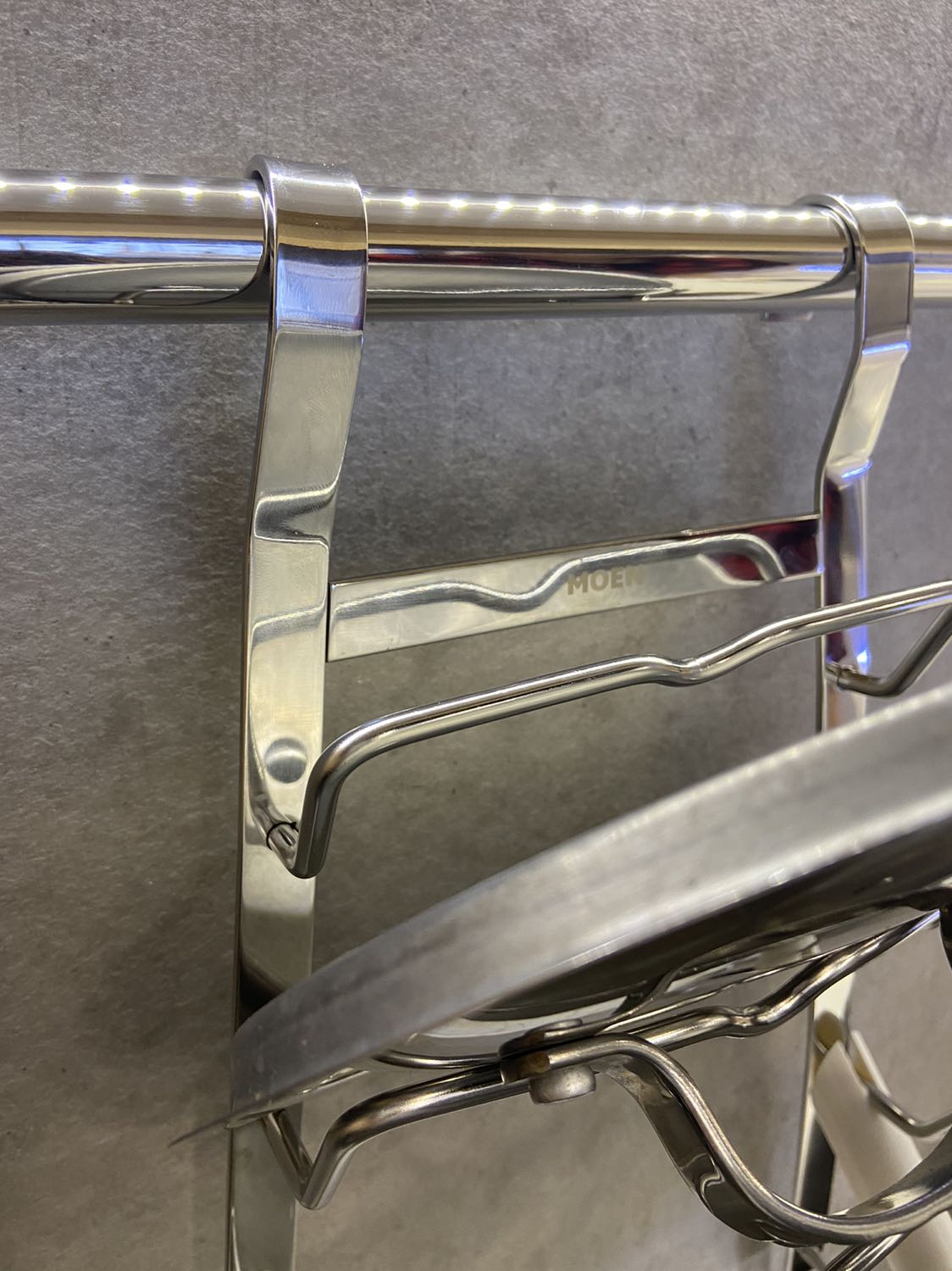 Kệ chắn chắn, cứng cáp, đẹp. Có khay hứng nước đỡ ướt bếp. Gói hàng kĩ, giao hàng nhanh, shipper dễ thương. Ủng hộ shop tiếp