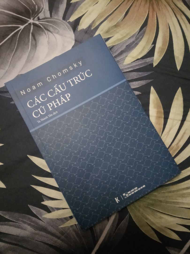 Sách khá mỏng nhưng cỡ chữ nhỏ . Chưa có thời gian đọc nhưng thấy nó là quyển sách mang tính chuyên môn, có ảnh hưởng lớn đến ngôn ngữ học .