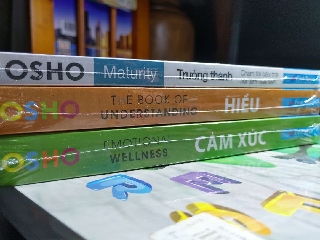 Sách bên First News rất nhẹ dù sách dầy. Cuốn nào cũng có bookmark đi kèm nên rất thích. Sách mới nhận thành ra cũng không review về nội dung được. Nhưng của Osho nên mình mua thôi. Sách bên First News rất nhẹ dù sách dầy. Cuốn nào cũng có bookmark đi kèm nên rất thích. Sách mới nhận thành ra cũng không review về nội dung được. Nhưng của Osho nên mình mua thôi.