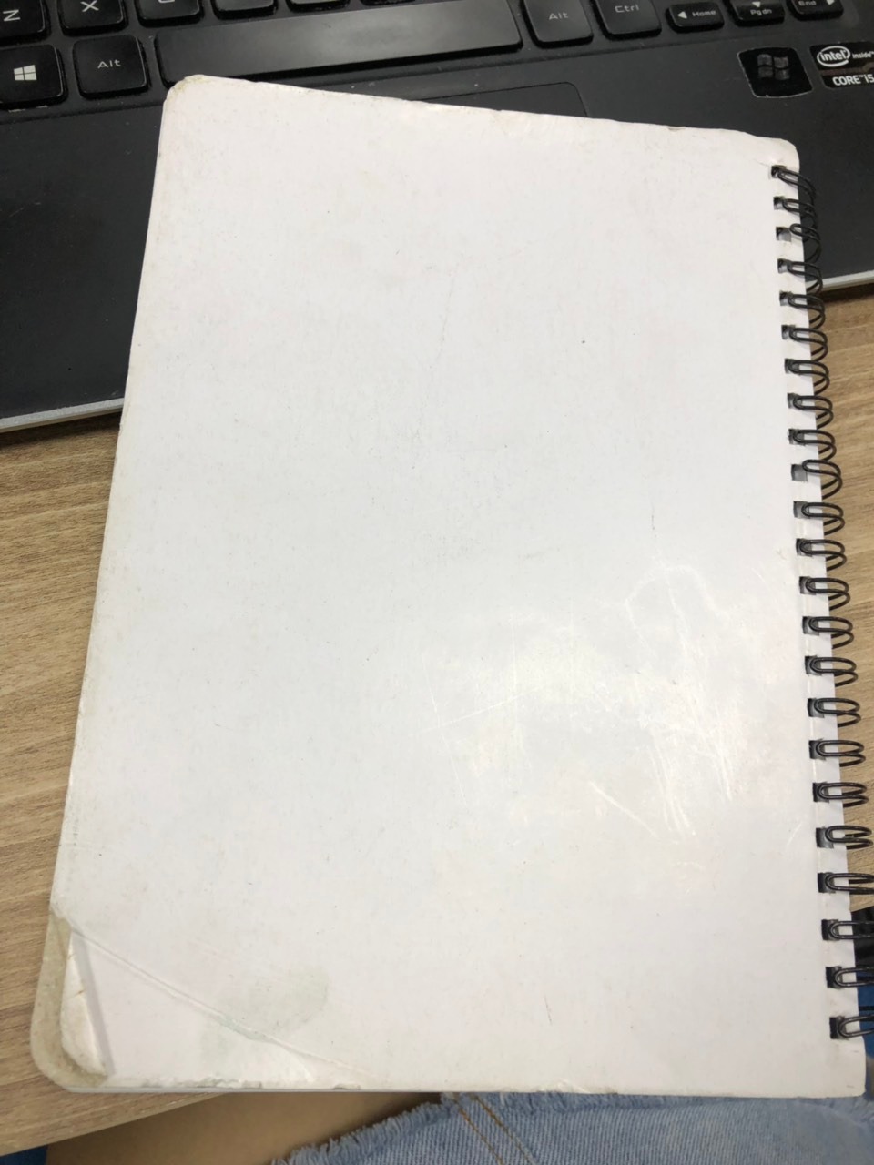 Chào Tiki. Mình đã nhận được 4 cuốn sổ trong đơn hàng đặt. Trong đó 3 quyển thì không dùng được ( sổ quăn góc, rách, dơ) Bạn có thể xem hình đính kèm. Đơn hàng này mình sẽ trả lại bên Tiki để chuyển lại cho mình sổ khác hoặc hoàn tiền giúp mình. Và mình mong là sẽ không nhận được những đơn hàng tiếp theo không được kiểm tra chất lượng trước khi giao cho khách hàng. Cảm ơn Tiki